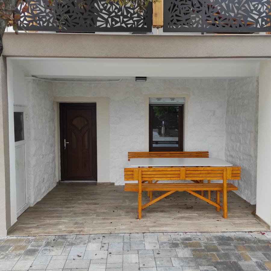 Voeroesko Apartmanhaz Balatonalmadi Exterior photo