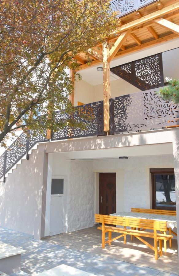 Voeroesko Apartmanhaz Balatonalmadi Exterior photo