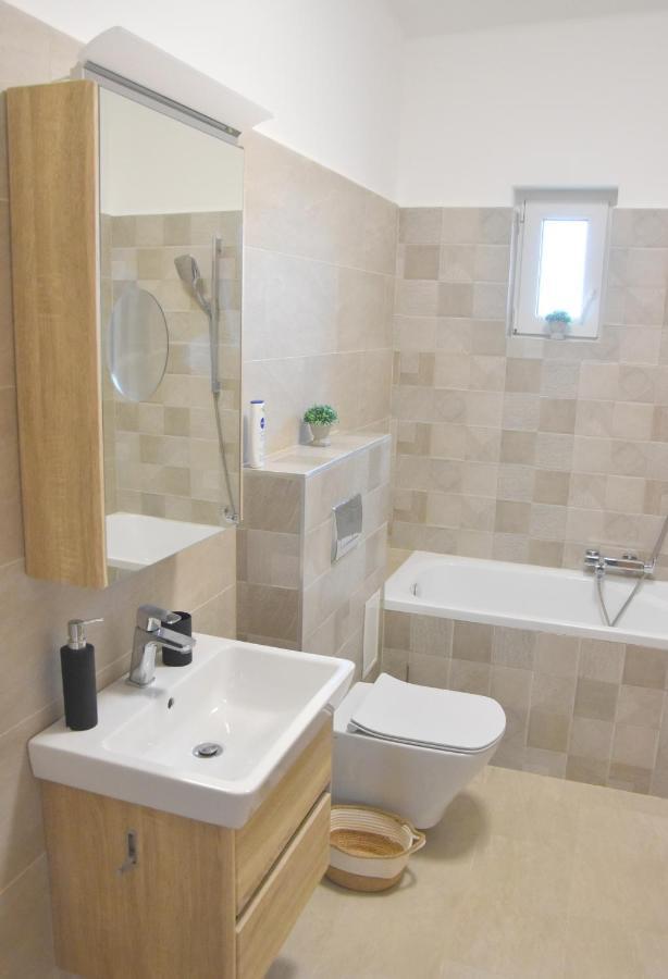 Voeroesko Apartmanhaz Balatonalmadi Exterior photo